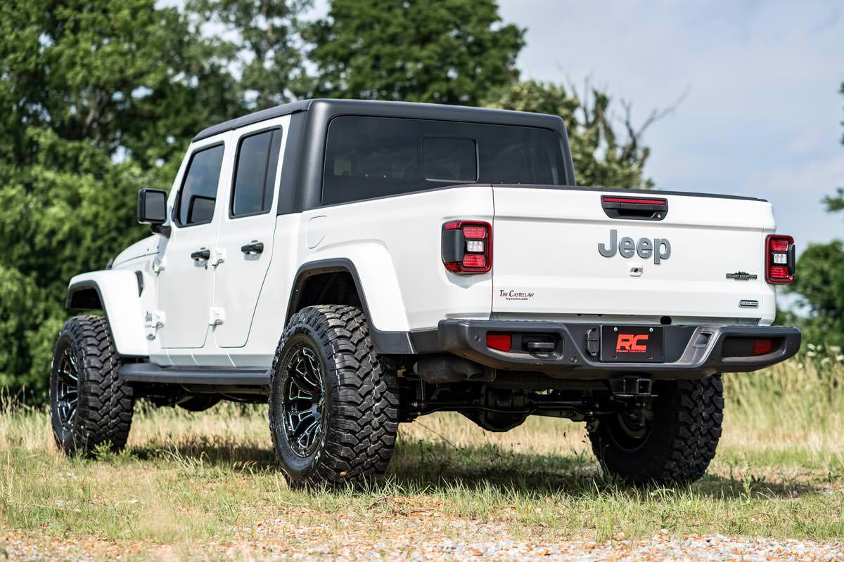 Rough Country 2.5 Inch Leveling Kits | Springs | Jeep Gladiator JT 4WD (2020-2023)