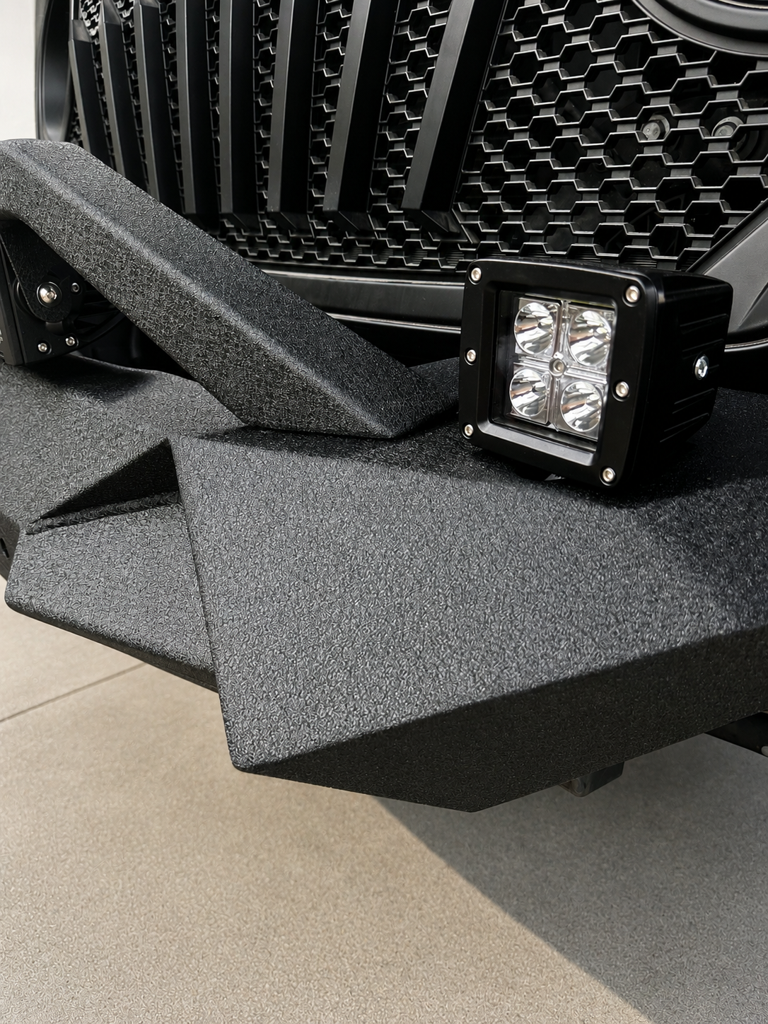 Trail Ops Stubby Front Bumper w/ Light Bar & Cube Lights – Jeep Wrangler JL / JLU & Gladiator JT (2018–2026)