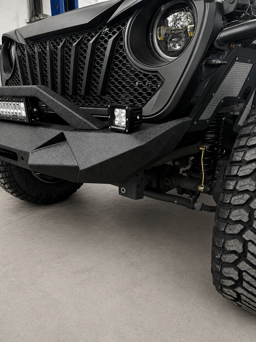 Trail Ops Stubby Front Bumper w/ Light Bar & Cube Lights – Jeep Wrangler JL / JLU & Gladiator JT (2018–2026)