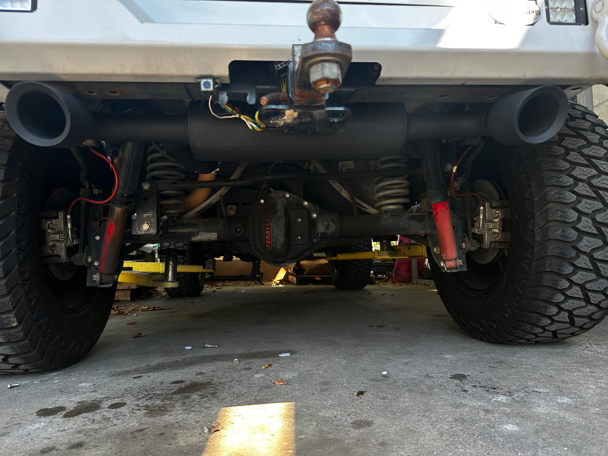 JL/JLU Outlaw Axle-Back Exhaust System with Black Tips