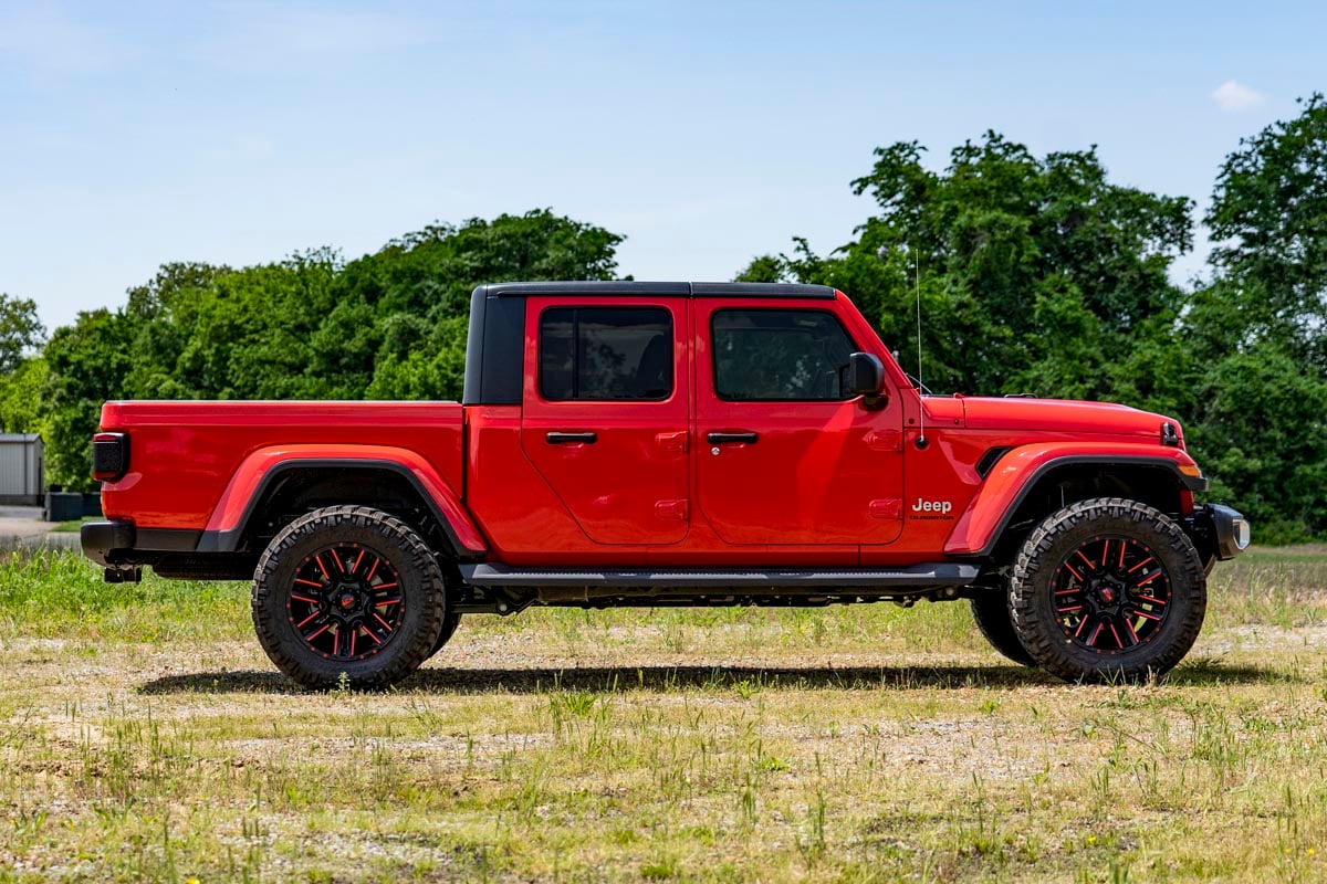 Rough Country 2.5 Inch Leveling Kit | Spacers | Jeep Gladiator JT 4WD (2020-2023)