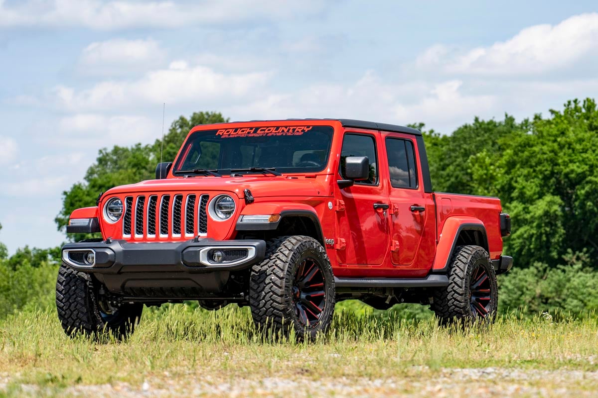 Rough Country 2.5 Inch Leveling Kit | Spacers | Jeep Gladiator JT 4WD (2020-2023)