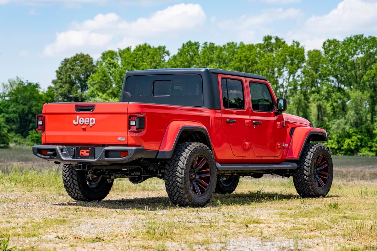 Rough Country 2.5 Inch Leveling Kit | Spacers | Jeep Gladiator JT 4WD (2020-2023)