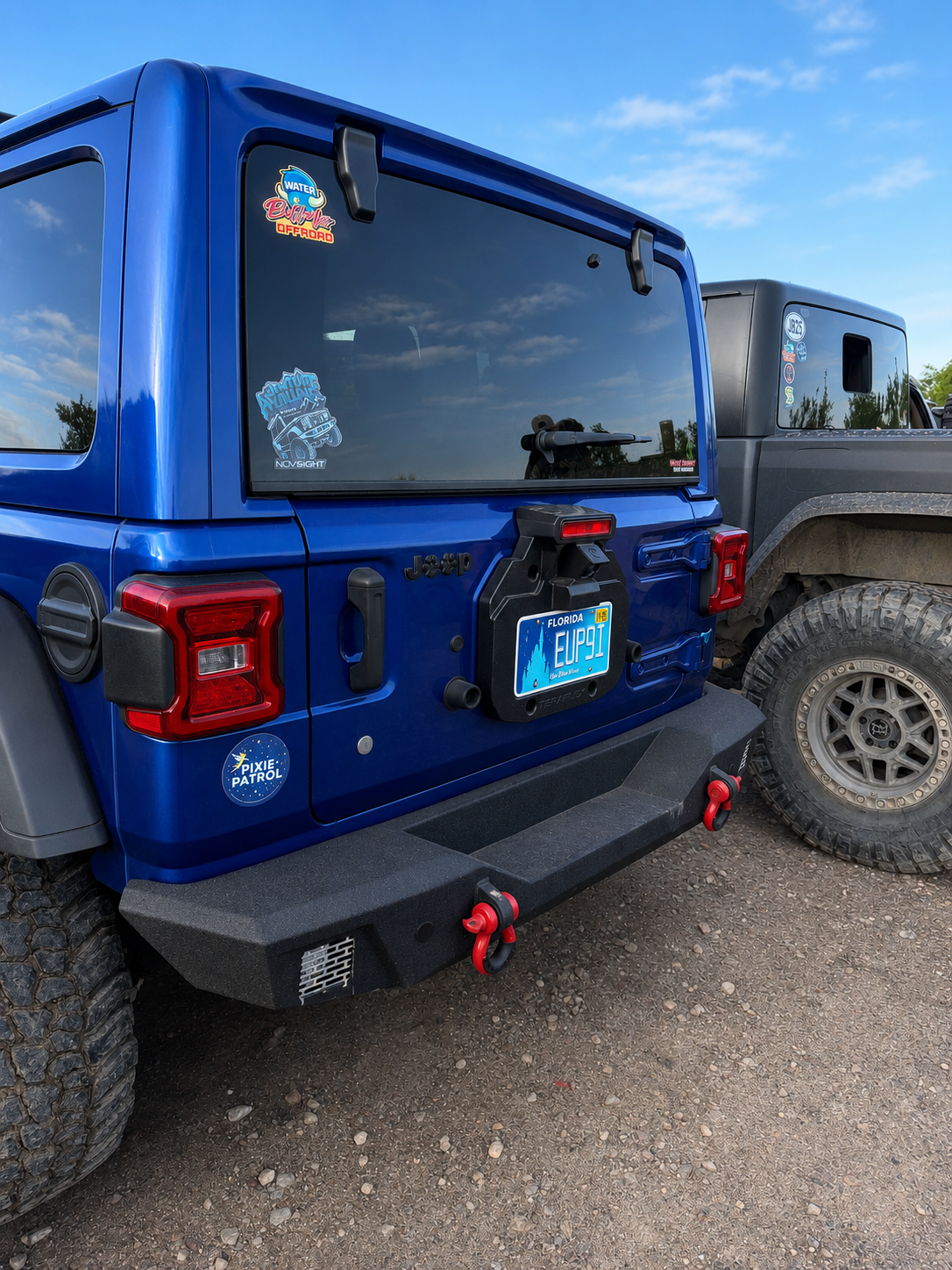 JL/JLU Rear Bumper with Sensors and 2 Mesh Vents