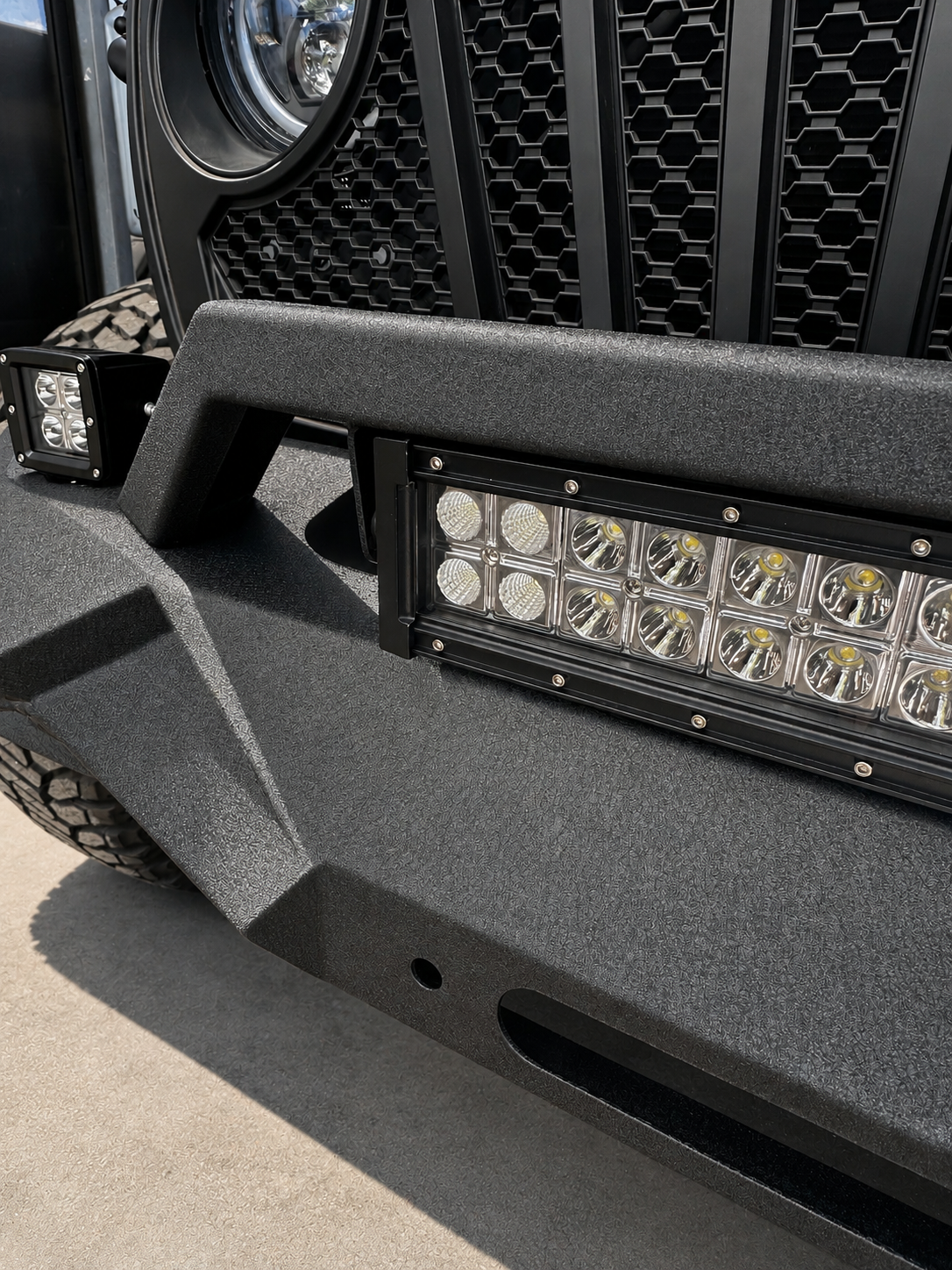 Trail Ops Stubby Front Bumper w/ Light Bar &amp; Cube Lights – Jeep Wrangler JL / JLU &amp; Gladiator JT (2018–2026)