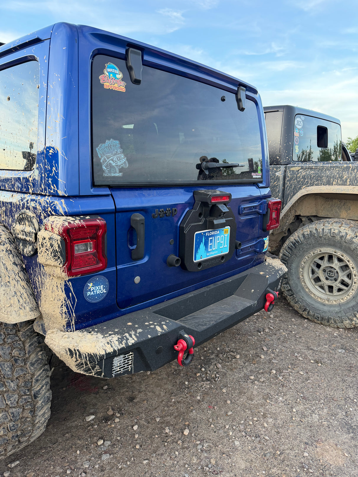JL/JLU Rear Bumper with Sensors and 2 Mesh Vents