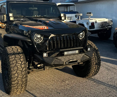 Trail Ops Heat Hood installed on Jeep Wrangler JL Jeep Gladiator JT with Trail Ops vented heat hood