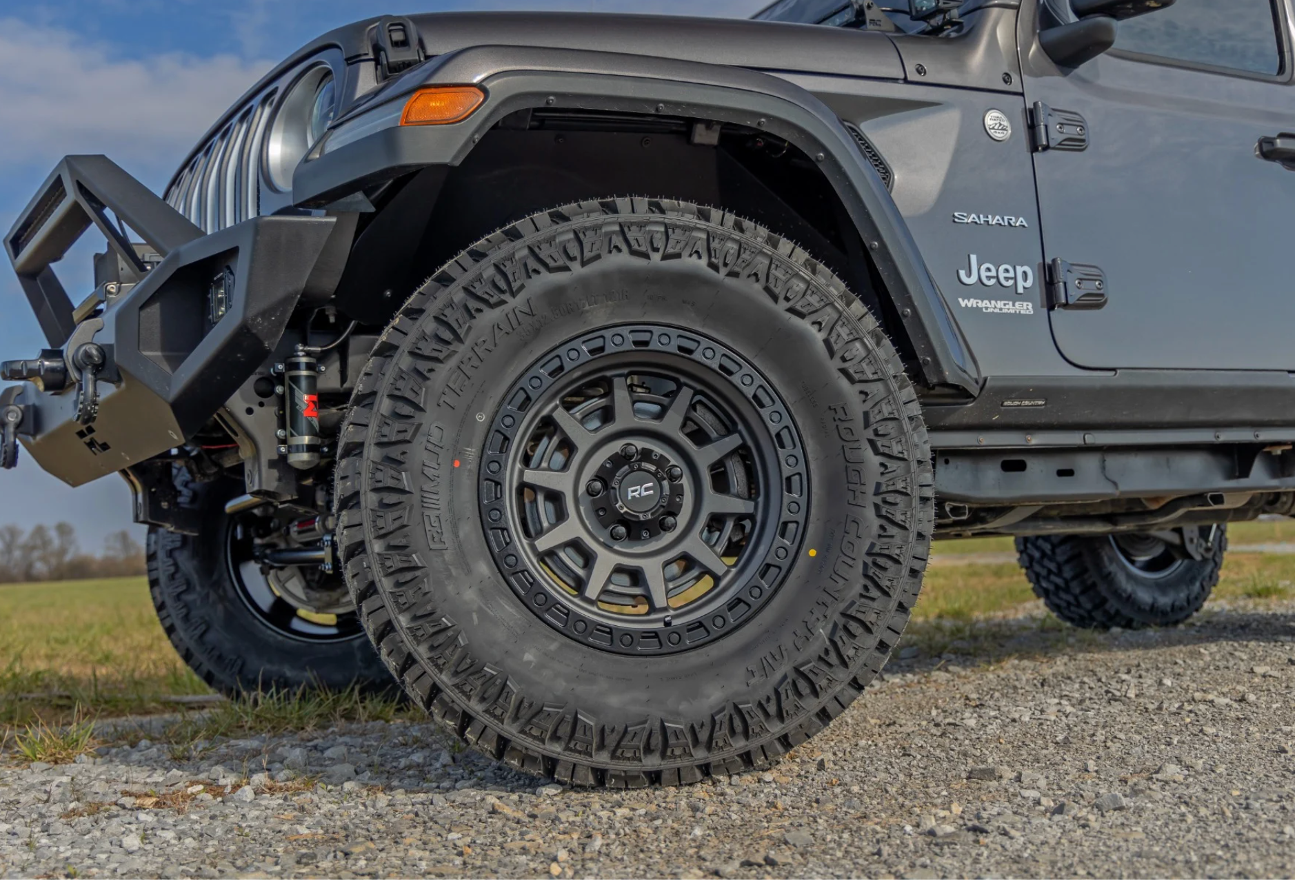 Rough Country 85 Series Wheel Simulated Beadlock | Gunmetal Gray/Black | 17x9 | 5x5 | -12mm