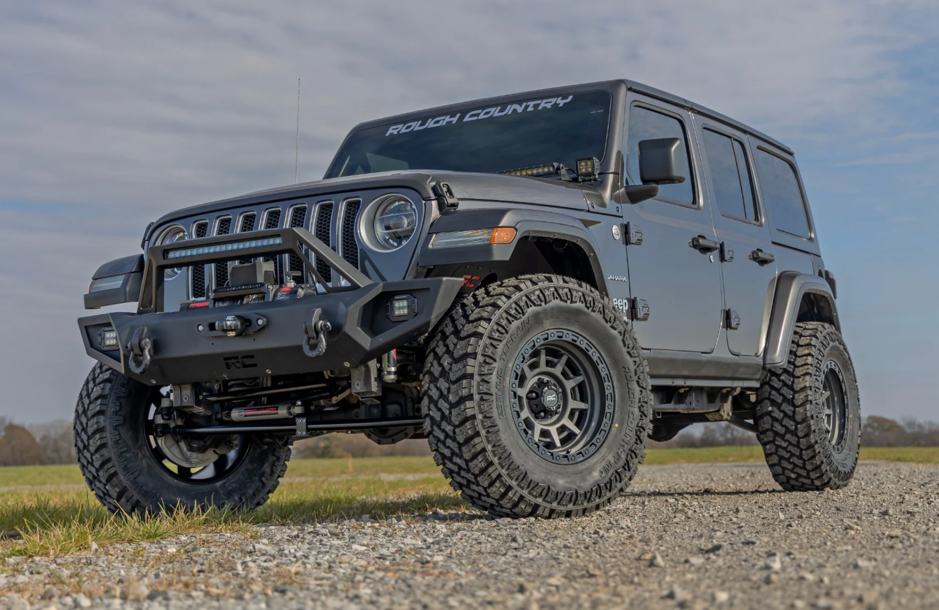 Rough Country 85 Series Wheel Simulated Beadlock | Gunmetal Gray/Black | 17x9 | 5x5 | -12mm