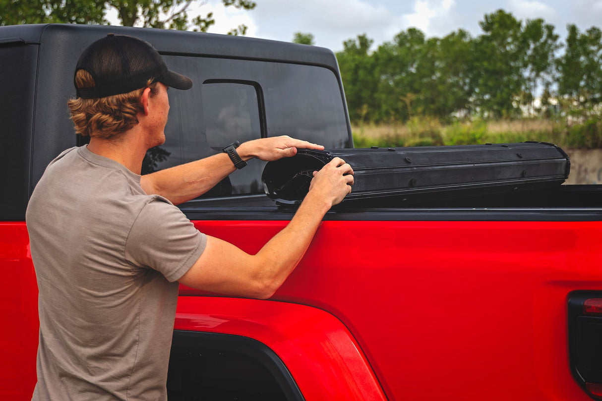 Rough Country Hard Roll Up Bed Cover | 5' Bed | Jeep Gladiator JT 4WD (2020-2025)